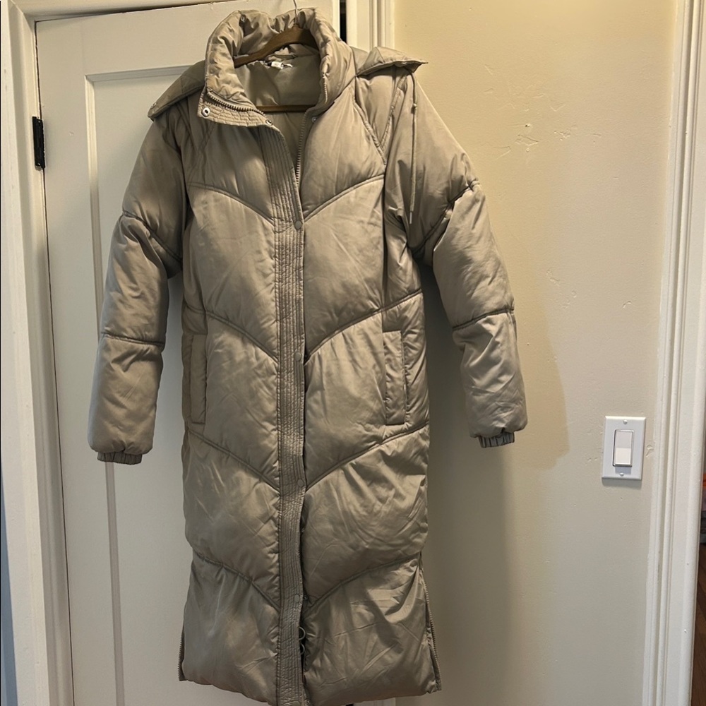 Long Puffer Coat in Tan/Light Green